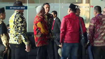 Momen Hasto Nyanyikan Lagu Indonesia Raya di KPK hingga Penampakan Tas Merah