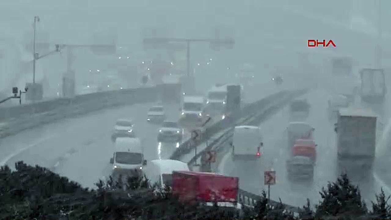 İstanbul- İstanbul'un bazı ilçelerinde kar yağışı etkili oluyor -5 / Ek görüntüyle