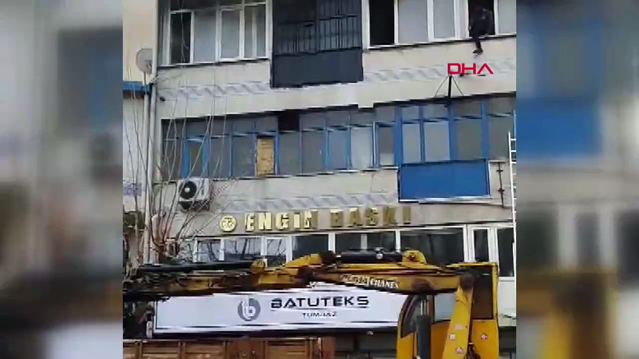 Yangında mahsur kaldı, çıktığı pencereden vinç ile kurtarıldı