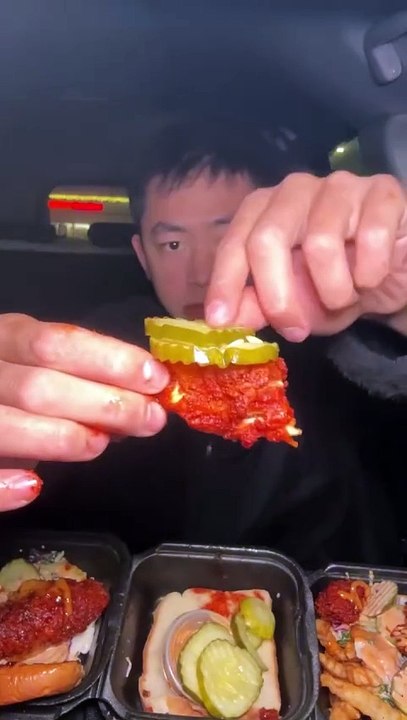 Follow for more ASMR videos🌮🍟 Credits: @thejcheneats #mukbang #asmr #fastfood #asmreating