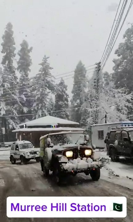 ❄️ Murree Snowfall Getaway – Ride in Luxury! 🚙✨