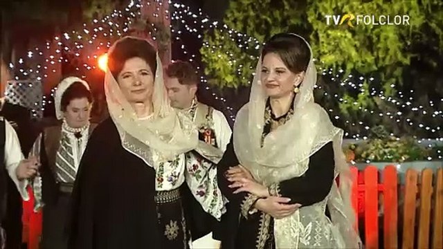 Ruxandra si Mioara Pitulice - Sarut mana, maica mea (Revelion 2025 TVR Folclor)