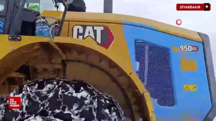 Diyarbakır'da karla kaplı 165 kilometre yol ulaşıma açıldı