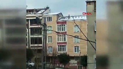 Çatıda tehlikeli oyun! Ölümle burun buruna kar eğlencesi
