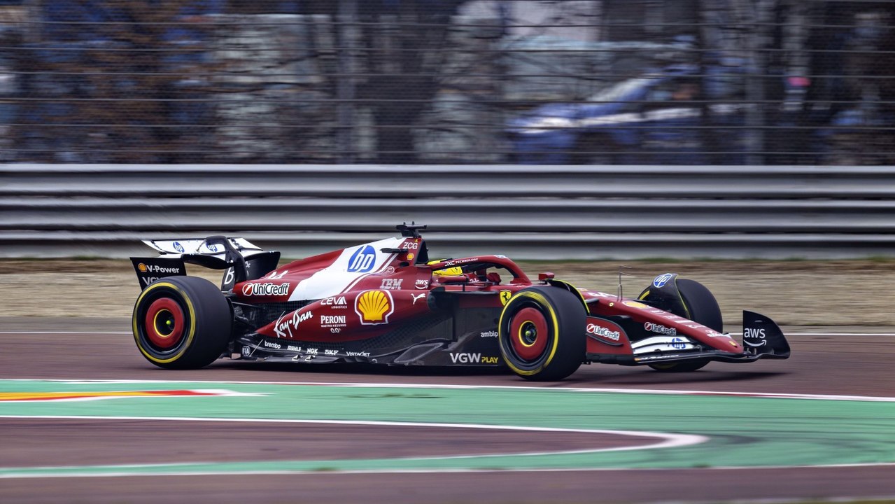 Im Video: Hamilton dreht erste Runden im Ferrari