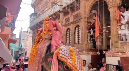 दीक्षार्थी अंकुर की वैराग्य यात्रा में उमड़ा समाज, बरसे फूल
