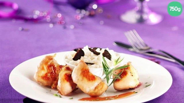 Bouchées de poulet nature, accompagnées d'un risotto à la truffe, sauce façon bisque