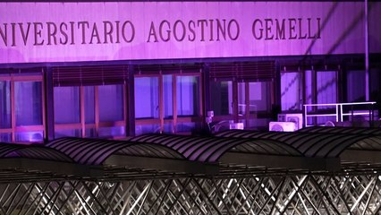 Papa Francisco, hospitalizado, tenta trabalhar após 'noite tranquila'