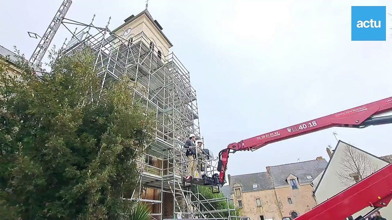 Pose du coq sur le clocher de Saillé à Guérande jeudi 20 février 2025