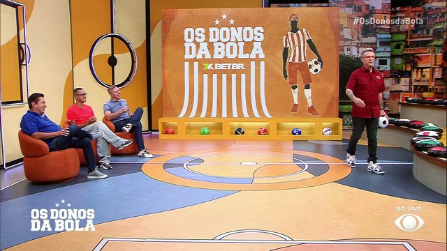 'Tá grávida não, né?': Filha vem da Espanha, aparece de surpresa no Donos e deixa o Craque Neto sem jeito