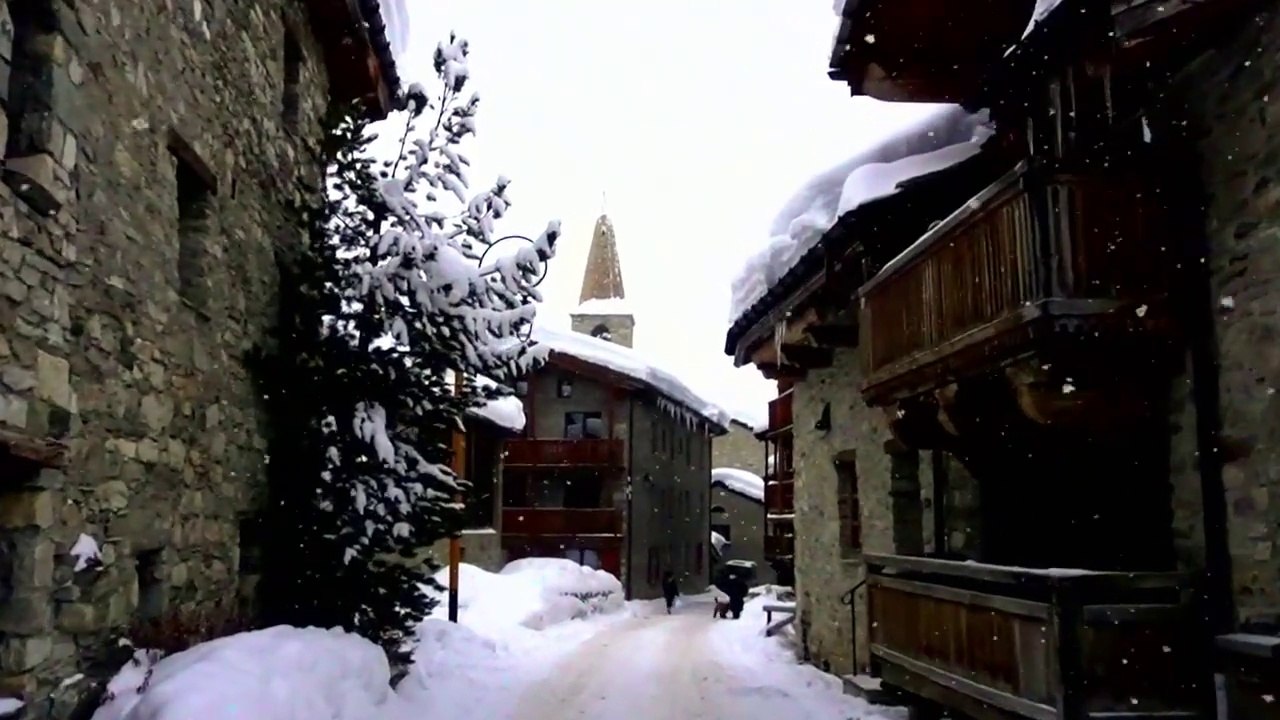 🇲🇫 Un village en bord de France. Mais qu'est-ce que je fou là _!_ N°12