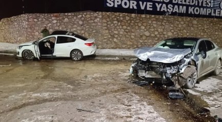 Elazığ'da otomobiller çarpıştı: 2’si ağır 3 yaralı