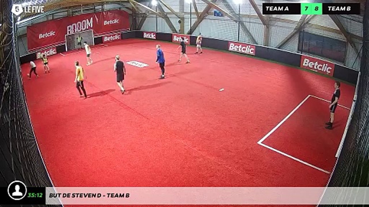 But de Steven D - Team B