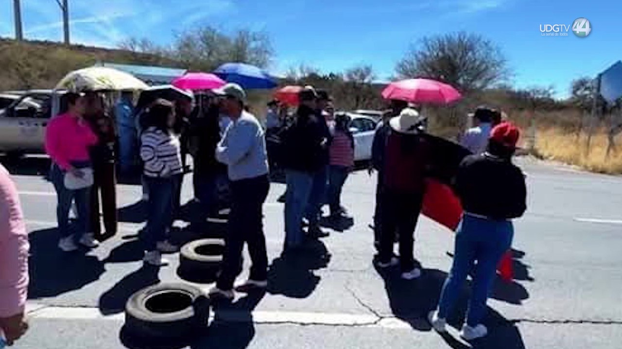 Maestros de Zacatecas bloquean carreteras y accesos principales a cabeceras municipales