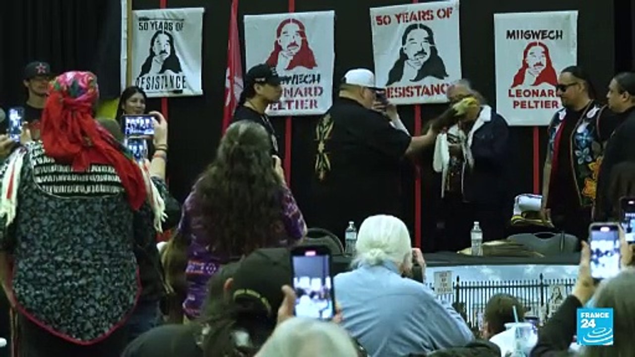 Tras cinco décadas tras las rejas, el activista Leonard Peltier fue liberado