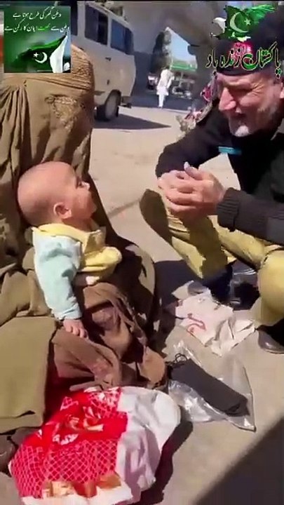 Police man helping poor woman in Pakistan @karmawala shorts videos