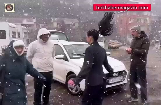 Oyuncu Melis Sezen, Deha dizisinin başrol oyuncusu olarak sette kar yağınca büyük bir mutluluk oldu