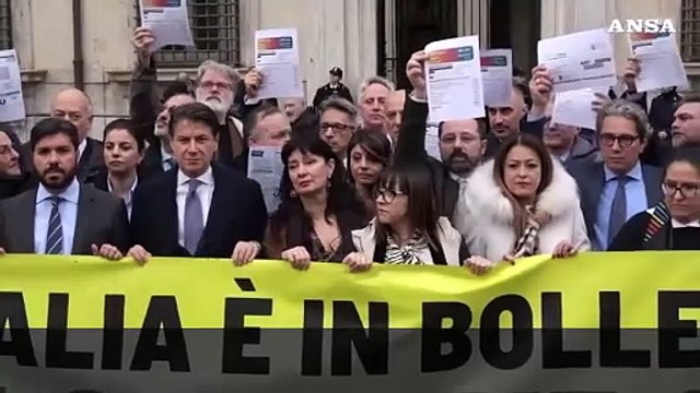 Caro-bollette, M5s davanti a Palazzo Chigi: La gente soffre, Meloni dov'e'?