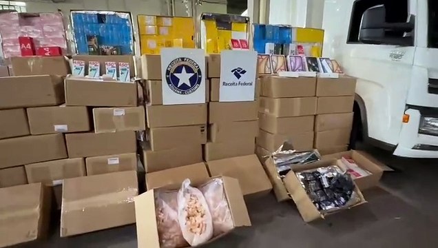 Apreensão milionária: Receita Federal confisca carga de eletrônicos e camarões em Cascavel