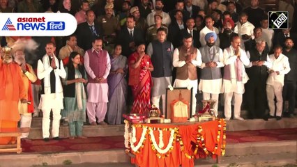 Delhi New CM Rekha Gupta ने मंत्रियों के साथ Yamuna Ghat पर की आरती, देखें भव्य नज़ारा