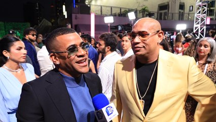 Brillo, estilo y elegancia en la alfombra magenta de Premio Lo Nuestro 2025