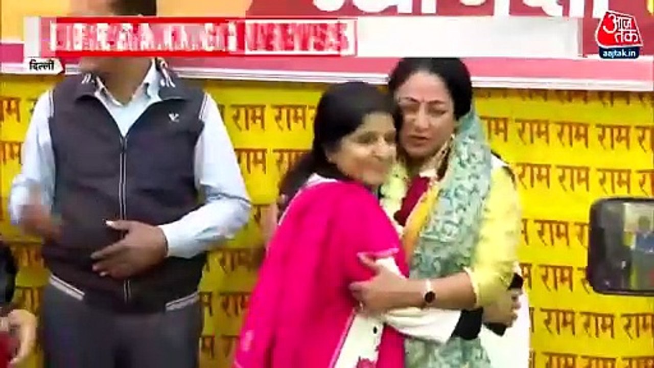 दिल्ली की CM बनने के बाद रेखा गुप्ता ने समर्थकों से यूं की मुलाकात, देखें