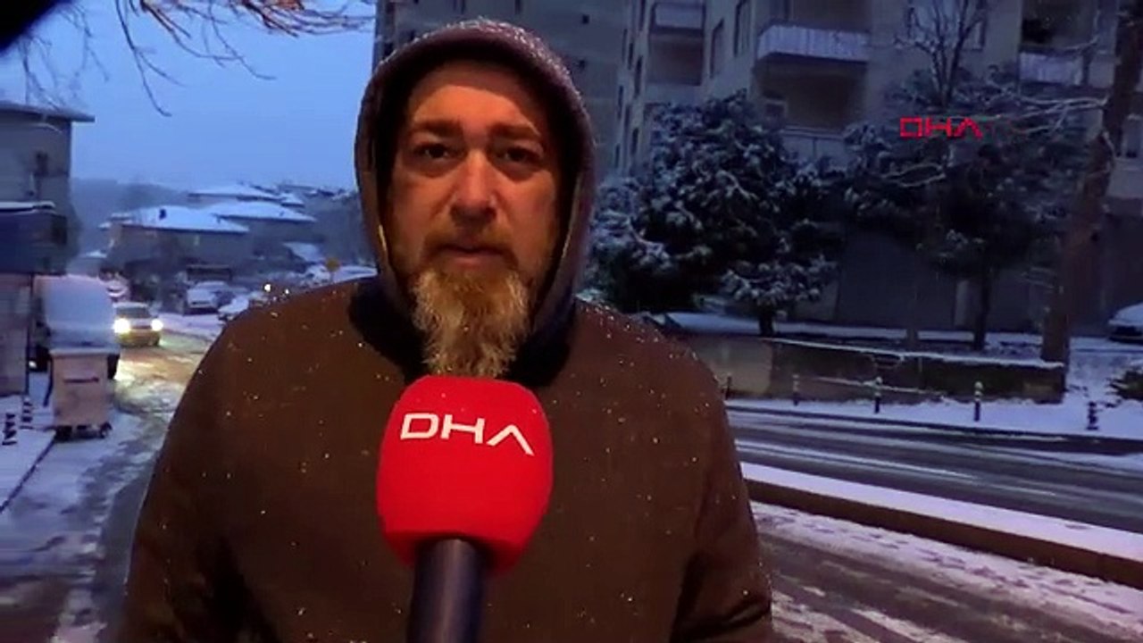 İstanbul- Ataşehir'de kar yağışı etkisini artırdı; İETT otobüsleri yolda kaldı