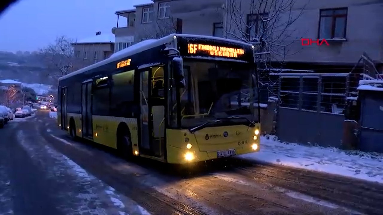 Kar yağışı etkisini arttırdı; İETT otobüsleri yolda kaldı