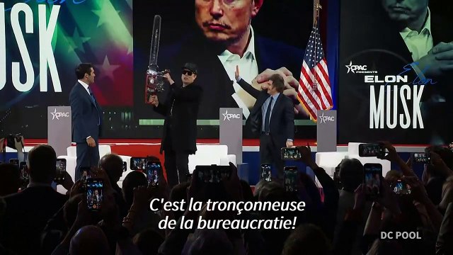 Etats-Unis: Musk brandit une tronçonneuse et se vante de réduire les dépenses publiques