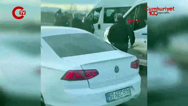 Anbean kaydedildi... Servis şoförlerinin sopalı kavgası!