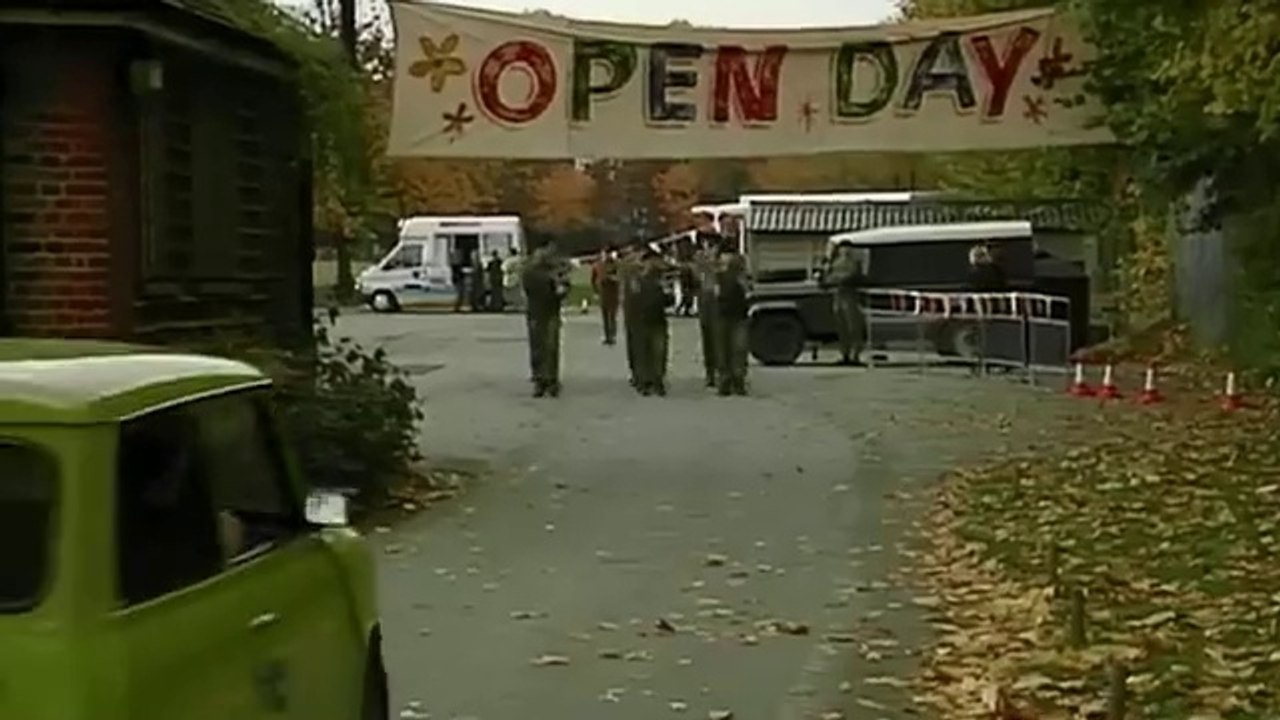 Bean_ARMY___Funny_Clips___Mr_Bean_Comedy(360p)