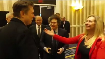 Javier Milei encontra-se com Musk e oferece-lhe... motosserra