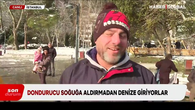 Kar yağışı umurlarında olmadı: Dondurucu soğukta buz gibi denize girdiler