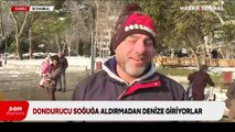 Kar yağışı umurlarında olmadı: Dondurucu soğukta buz gibi denize girdiler
