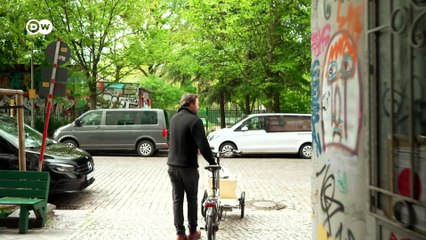Berlin's cycling undertaker adapts funeral culture