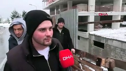 Buzda kayan otomobil inşaat alanına uçtu