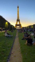 🌟✨ Paris by night, sous la magie de la Tour Eiffel ! 🌙
