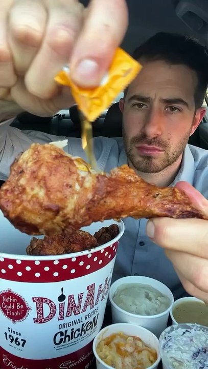 Follow for more ASMR videos🌮🍟 Credits: @1hourlunchbreak #mukbang #asmr #fastfood #asmreating