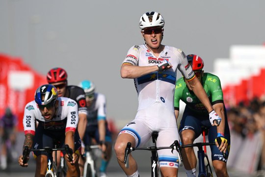 Cyclisme - UAE Tour 2025 - Le résumé de la 5e étape remportée par Tim Merlier, avec des grosses chutes dans le final... et Tadej Pogacar échappé !