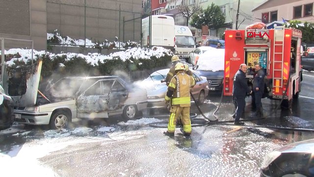 Şişli’de park halindeki otomobil alev alev yandı