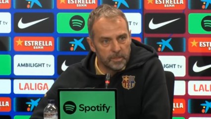 Flick: "Es increíble lo que pasa con los árbitros... con sus familias"