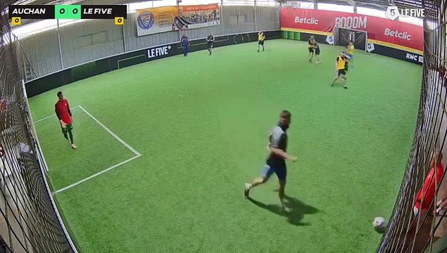 AUCHAN - LE FIVE PAU 21/02 à 12:40 - Football Terrain 1 (LeFive Pau)