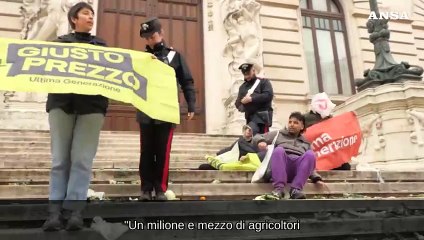 Cibo marcio contro scalinata Parlamento, blitz ambientalisti