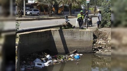Canal de riego Luis Bogaert afectado por basura