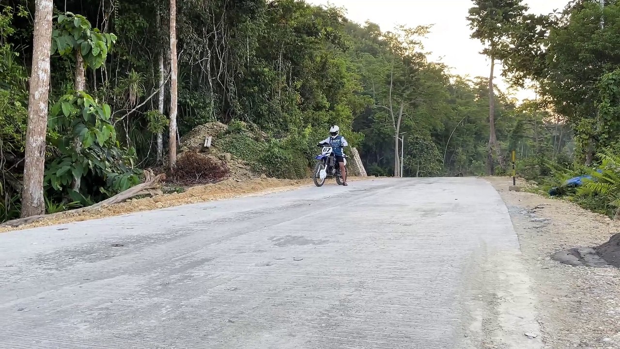 2 stroke sound 8 meters far