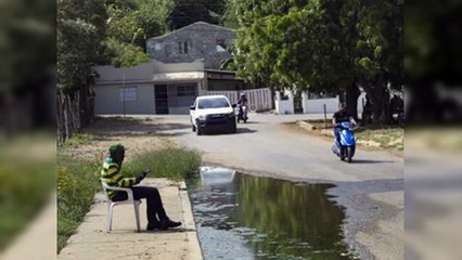 Vecinos dicen charco tiene meses