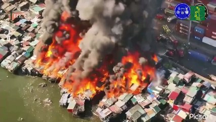 Un masivo incendio deja sin hogar a unas 8.000 personas en un barrio chabolista de Manila