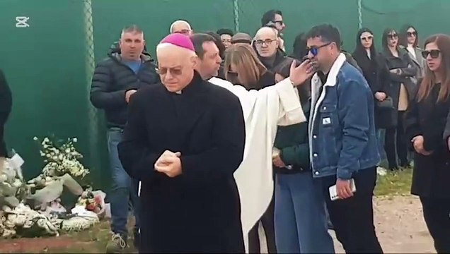 Straziante addio alla piccola Natalie, morta a 8 anni dopo l'intervento alle tonsille