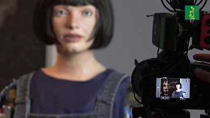 La primera subasta de una obra hecha por un robot se adjudica por más de un millón de dólares