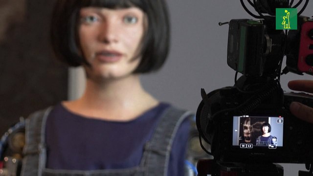 La primera subasta de una obra hecha por un robot se adjudica por más de un millón de dólares